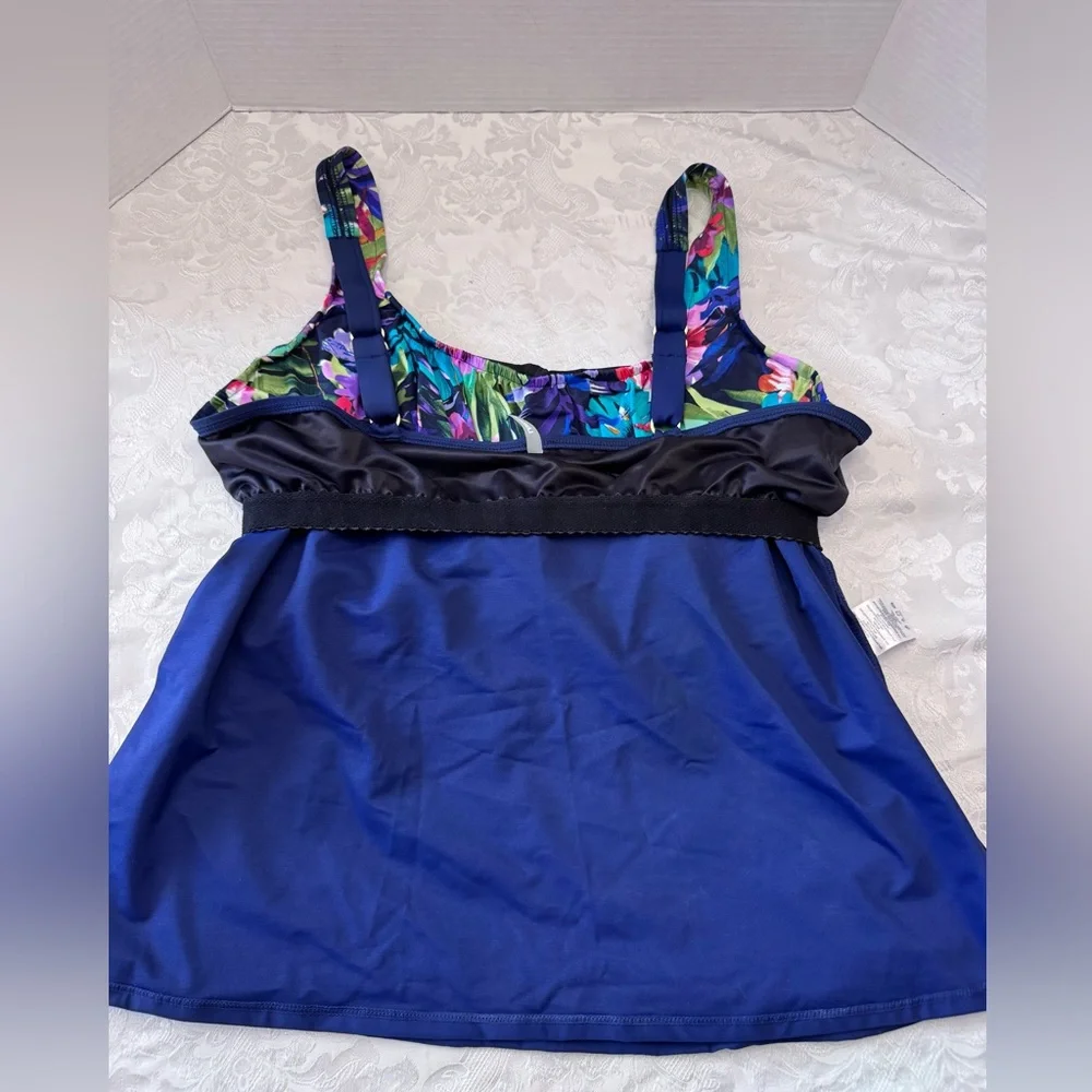 Lands’ End 20W Wrap Square Neck‎ Floral Blue Tankini Swimsuit Top Slimming